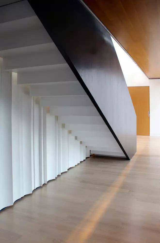 这样用石膏墙打造的顶级LOFT，刷新了我对石膏的理解