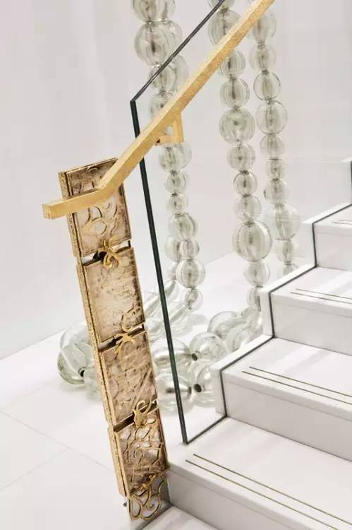 LV、FENDI、DIOR、CHANEL、阿玛尼、宝格丽这些专卖店的设计者，居然是位机车大叔