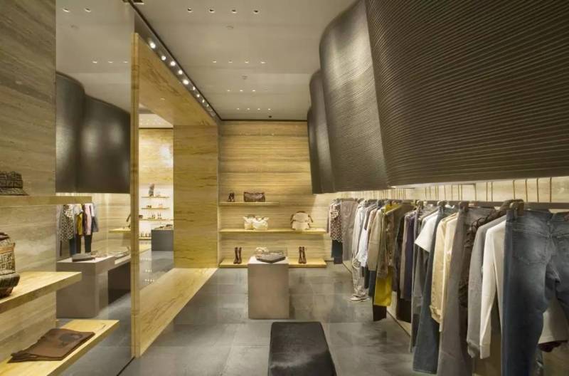 LV、FENDI、DIOR、CHANEL、阿玛尼、宝格丽这些专卖店的设计者，居然是位机车大叔