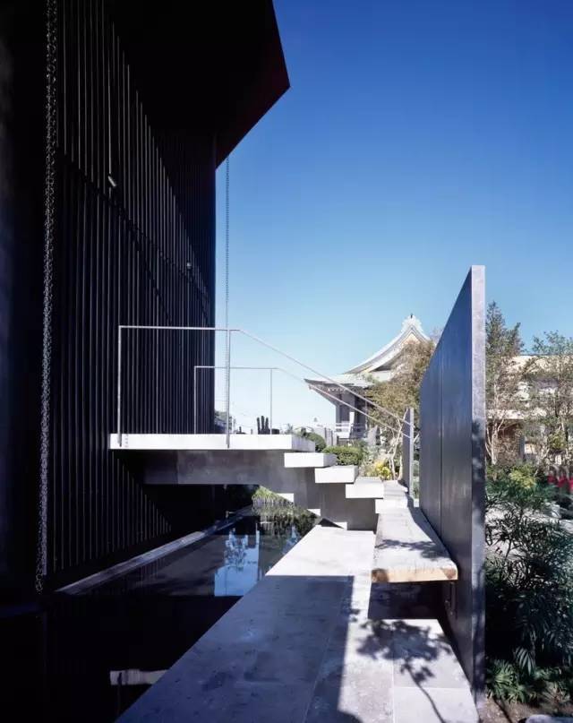 光会装逼不行，还要会装灯！