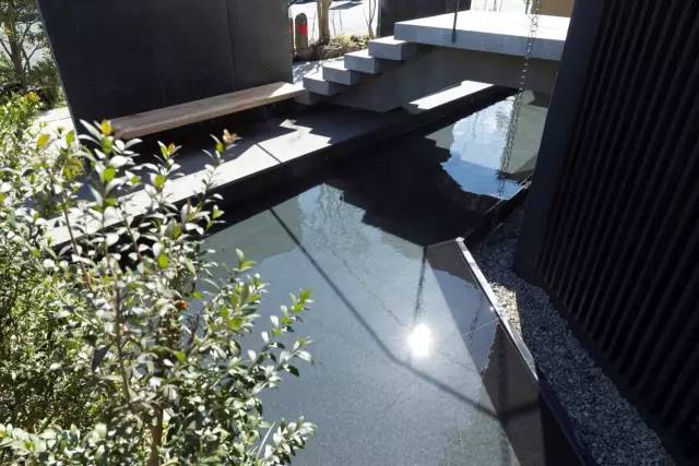 光会装逼不行，还要会装灯！