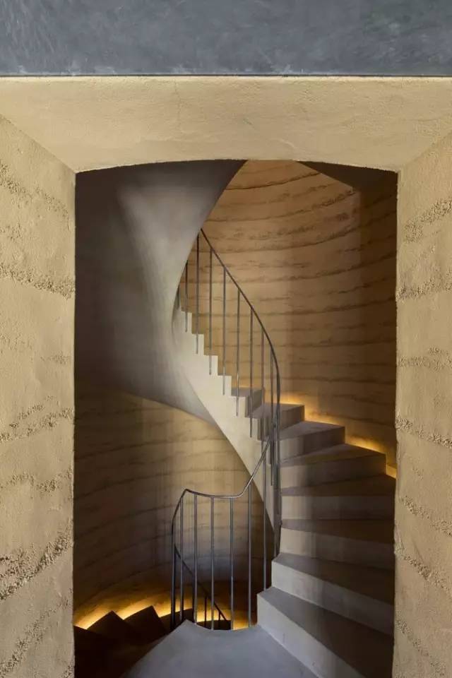 光会装逼不行，还要会装灯！