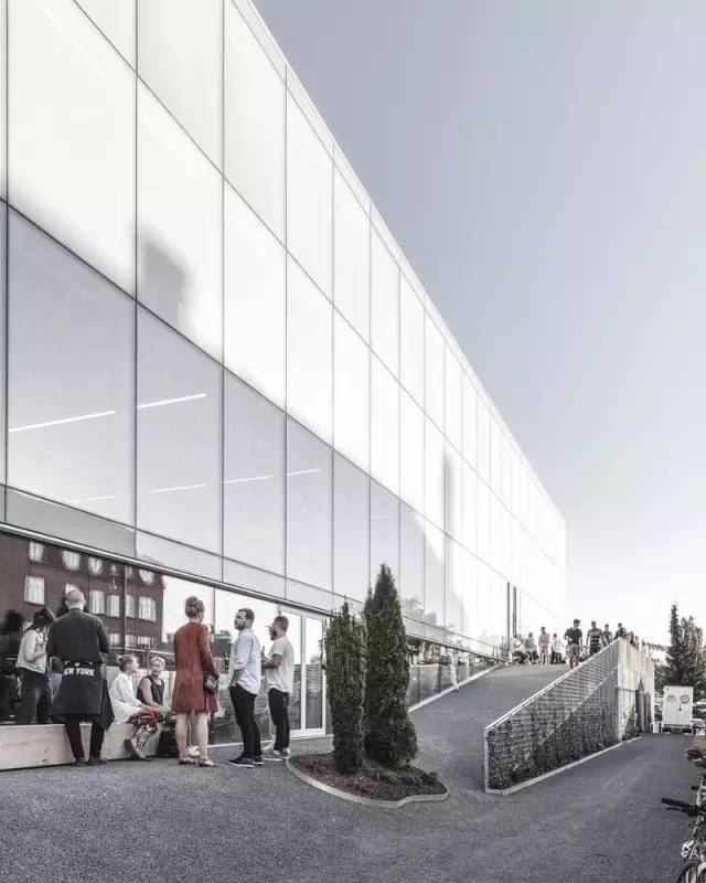 光会装逼不行，还要会装灯！