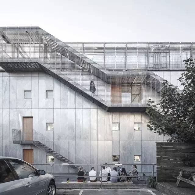 光会装逼不行，还要会装灯！