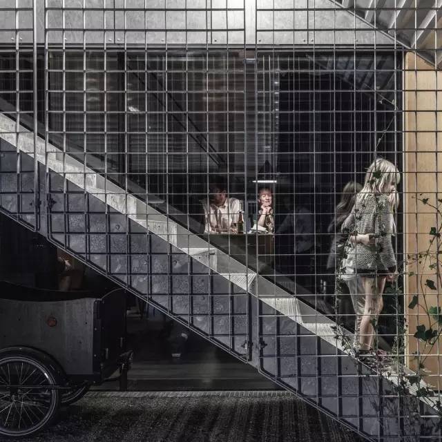 光会装逼不行，还要会装灯！