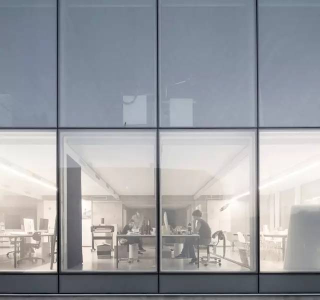 光会装逼不行，还要会装灯！