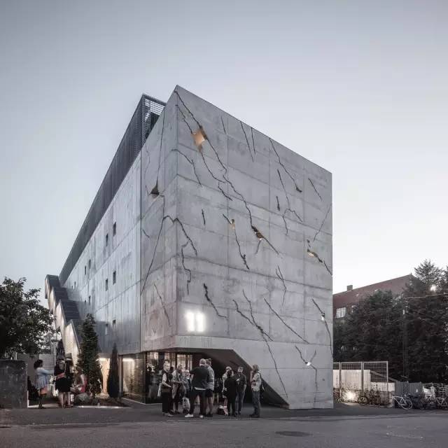 光会装逼不行，还要会装灯！