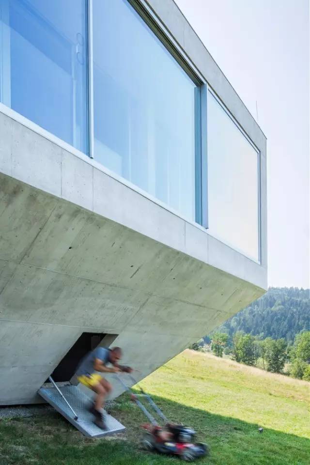 光会装逼不行，还要会装灯！