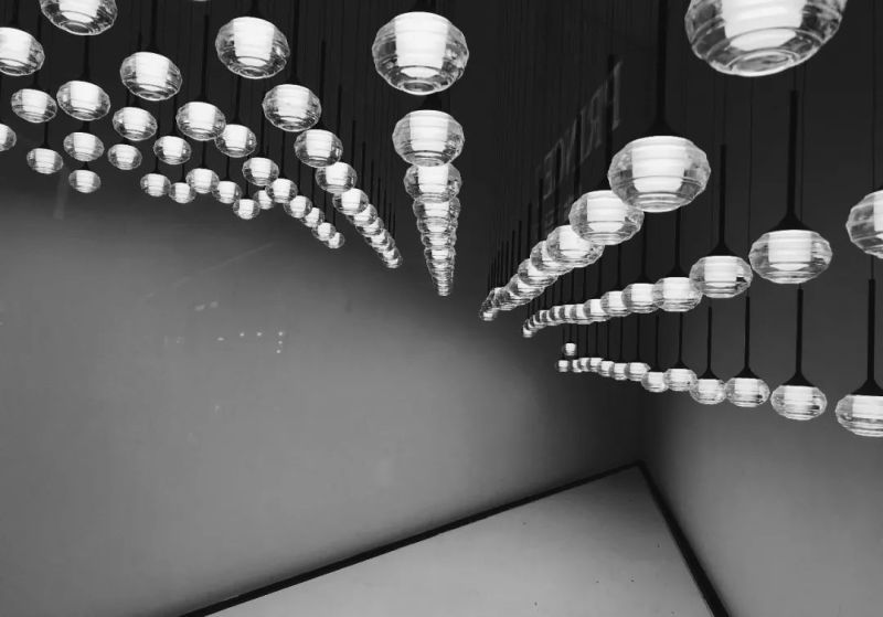 美的渗透，打造光线与影子的曼妙隧道