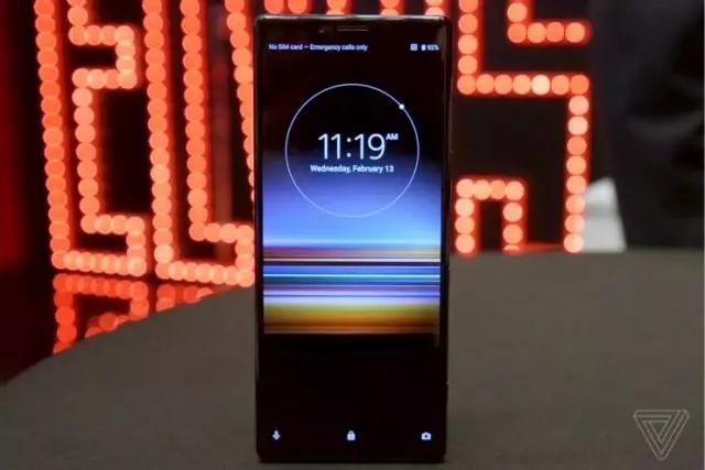 索尼发布全球首款4K OLED智能手机