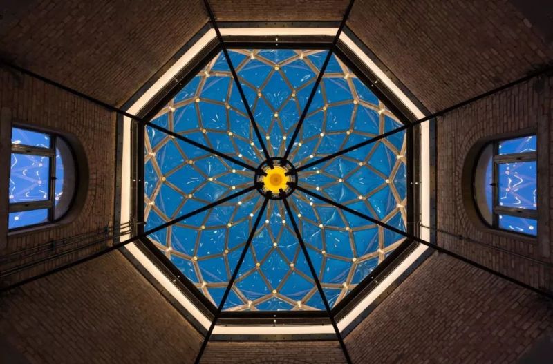 旧百货大楼变身办公室，看照明设计师如何化腐朽为神奇