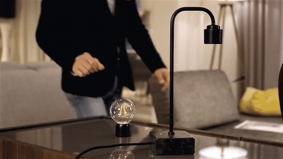 超吸睛！摇摇晃晃的下悬浮灯泡！