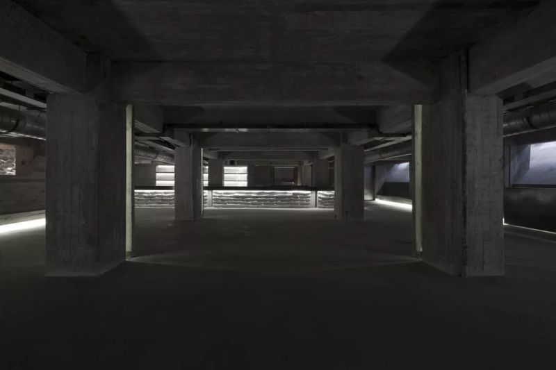 混凝土和夜店的混搭 - Foro Normandie地下夜店，墨西哥 / Ludwig Godefroy Office