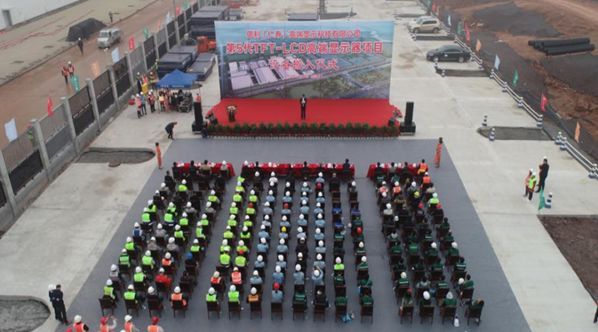 信利仁寿第5代TFT-LCD项目设备搬入