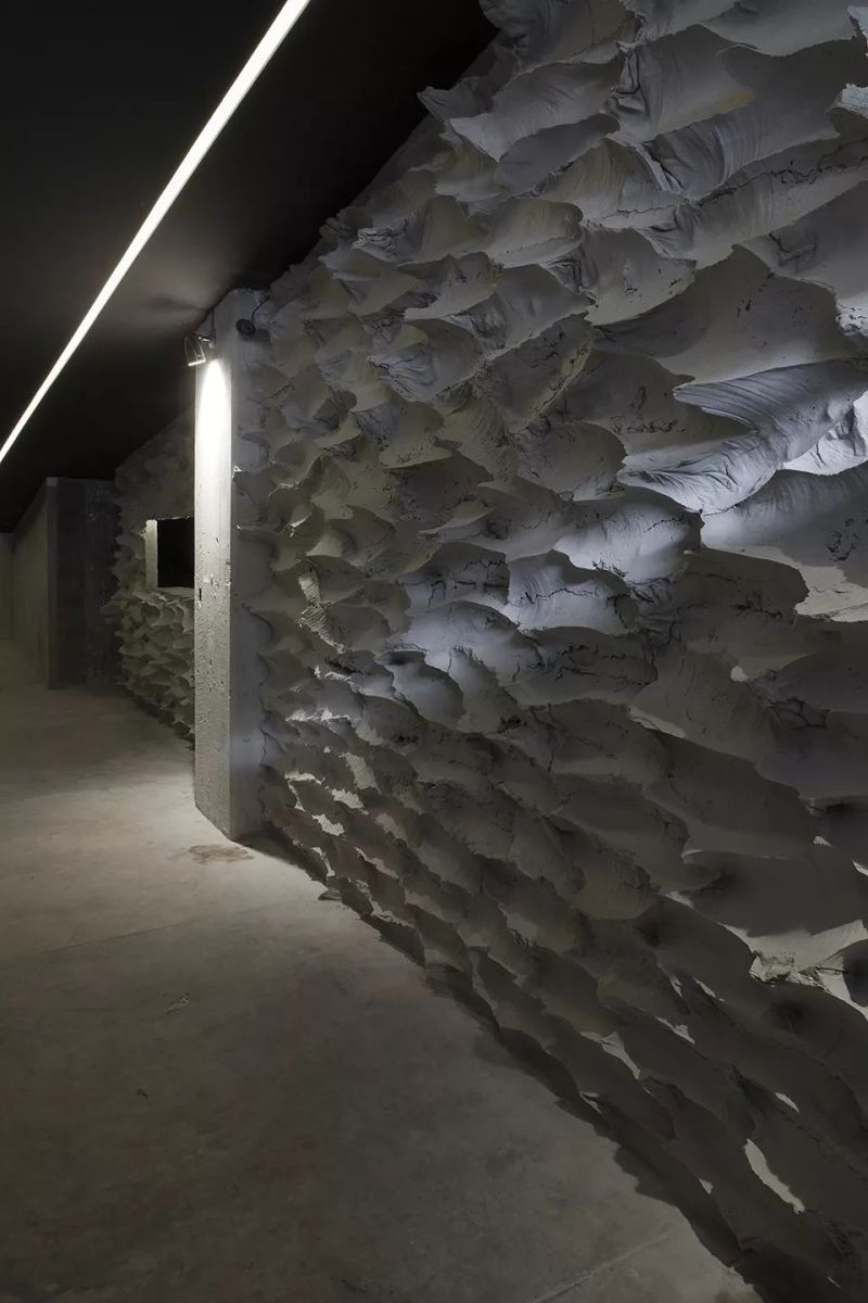 混凝土和夜店的混搭 - Foro Normandie地下夜店，墨西哥 / Ludwig Godefroy Office