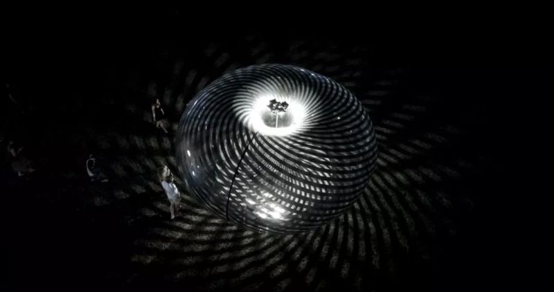 那些从城市中崛起的发光生物装置