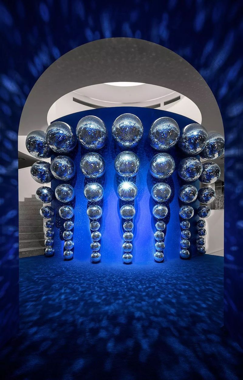 深海蓝的奇幻旅途，“STAY WITH ME” - 100椅凳展，上海 / 锦莳设计