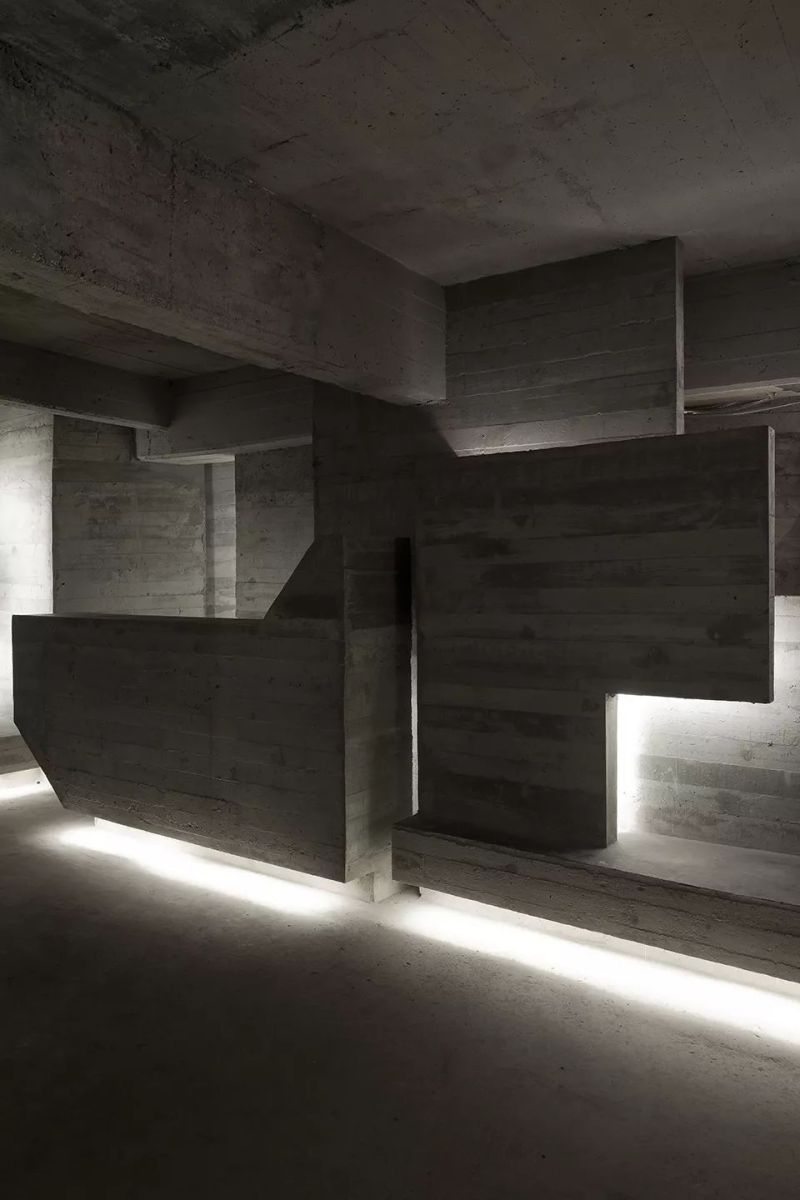 混凝土和夜店的混搭 - Foro Normandie地下夜店，墨西哥 / Ludwig Godefroy Office