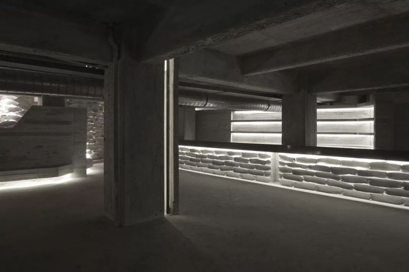 混凝土和夜店的混搭 - Foro Normandie地下夜店，墨西哥 / Ludwig Godefroy Office