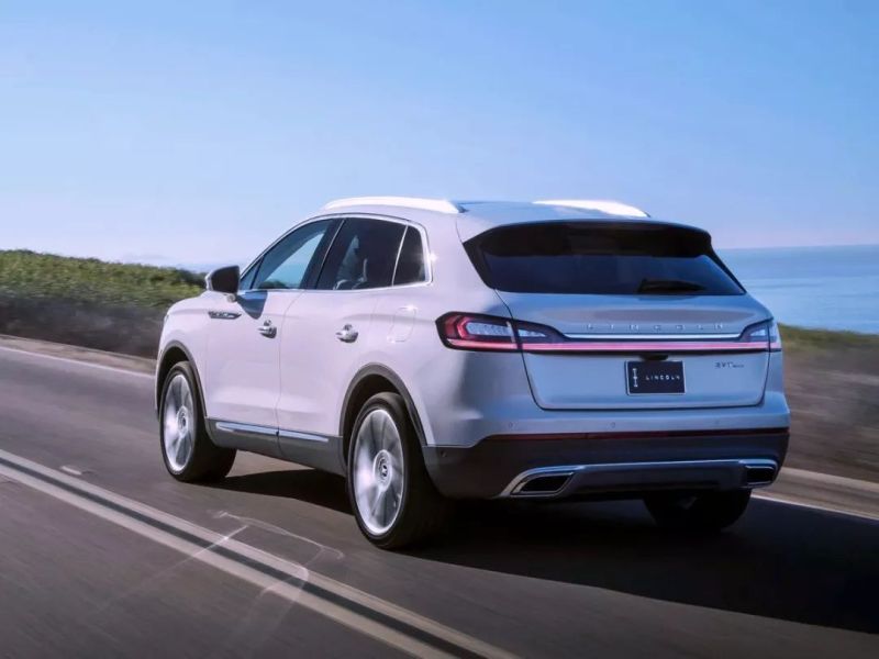 盘点 | 车圈里的贯穿式尾灯