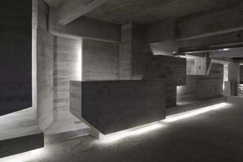 混凝土和夜店的混搭 - Foro Normandie地下夜店，墨西哥 / Ludwig Godefroy Office