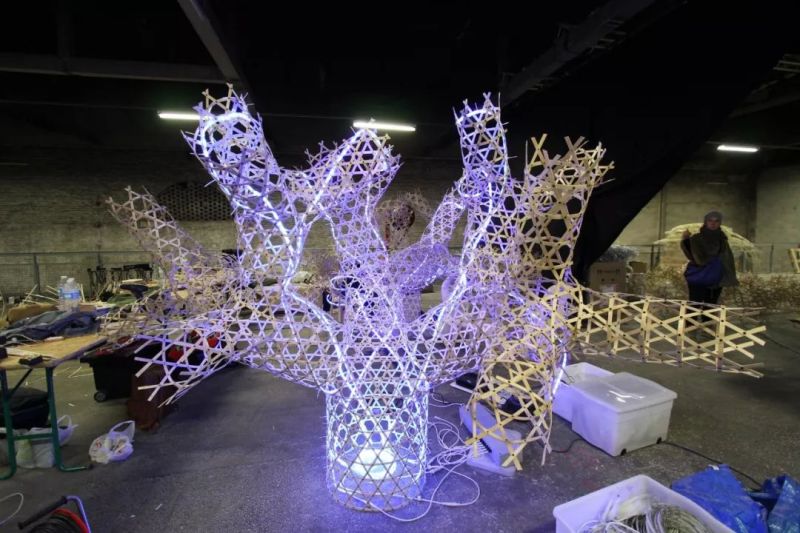 那些从城市中崛起的发光生物装置