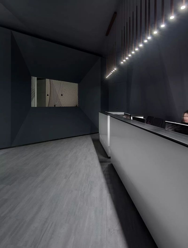 美的渗透，打造光线与影子的曼妙隧道