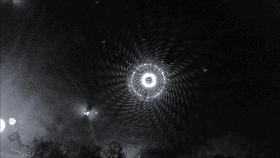 那些从城市中崛起的发光生物装置