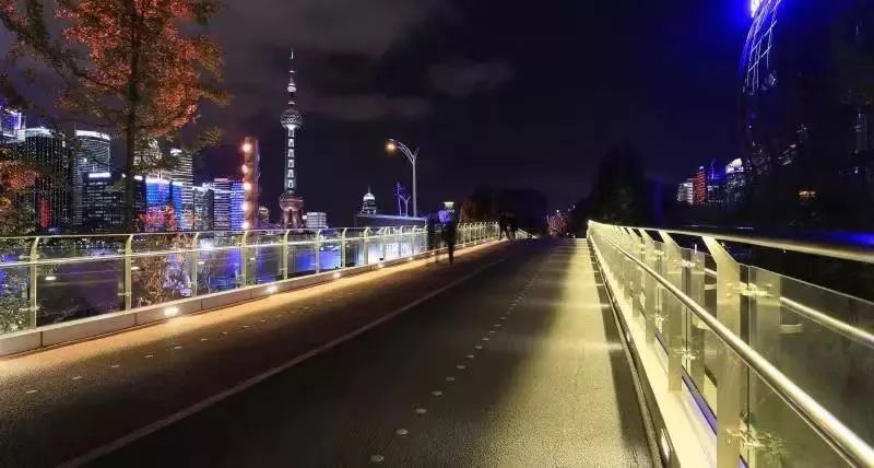 夜北外滩景观照明全面升级改造完成