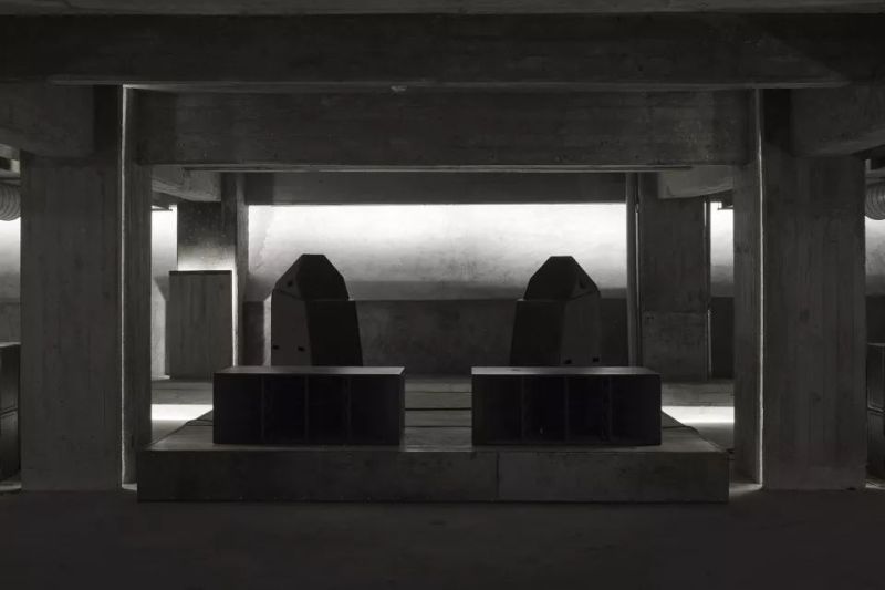 混凝土和夜店的混搭 - Foro Normandie地下夜店，墨西哥 / Ludwig Godefroy Office