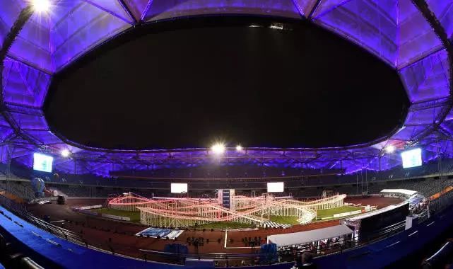 超酷！中国智能灯带点亮首届世界无人机锦标赛