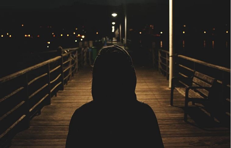 看不清楚前方路况的道路照明不是好的照明