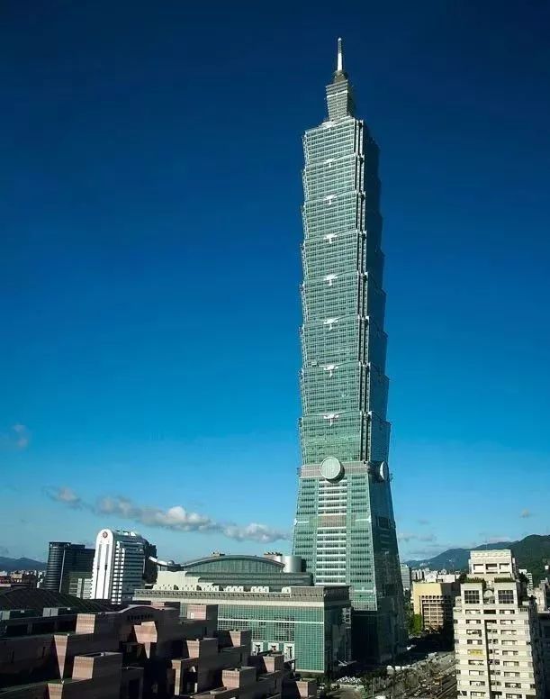 用照明的角度带你周游世界各地的摩天大楼