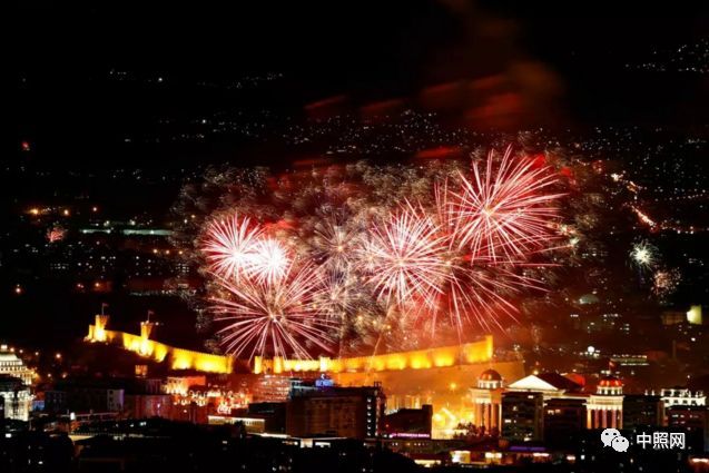 全球各地跨年灯光烟火秀大盘点！