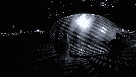 那些从城市中崛起的发光生物装置