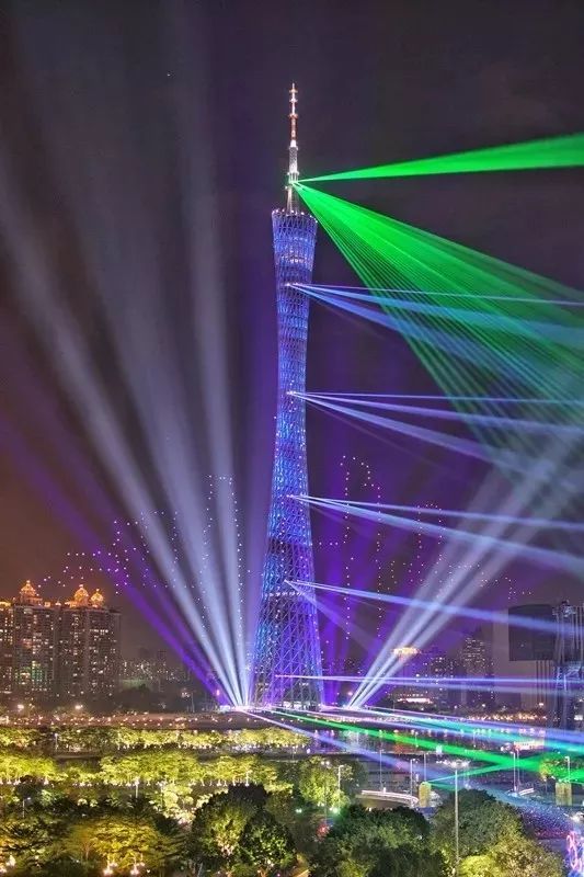 广州国际灯光节VS 香港闪耀维港灯影节，你 PICK 哪个？