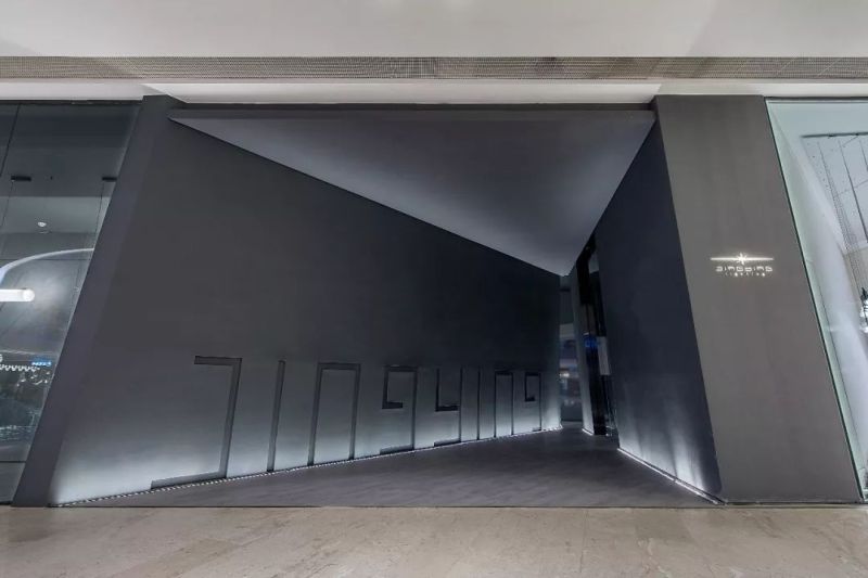 美的渗透，打造光线与影子的曼妙隧道