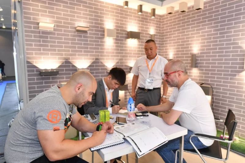 中国之光带你探馆——2018香港国际户外及科技照明博览