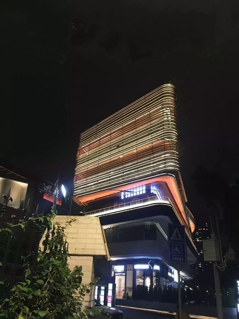 探店 | 一份网红超市的灯光报告