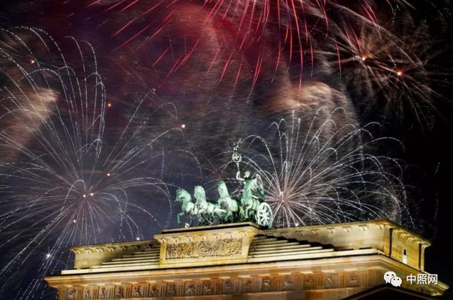全球各地跨年灯光烟火秀大盘点！
