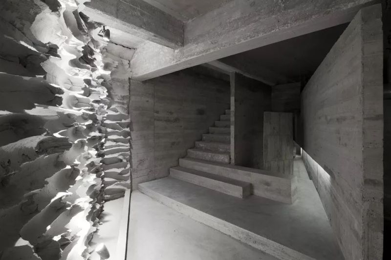 混凝土和夜店的混搭 - Foro Normandie地下夜店，墨西哥 / Ludwig Godefroy Office