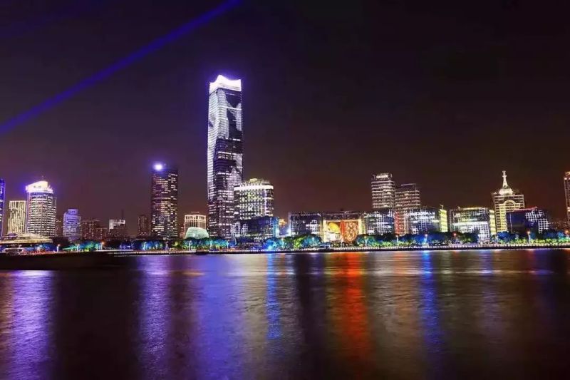 夜北外滩景观照明全面升级改造完成