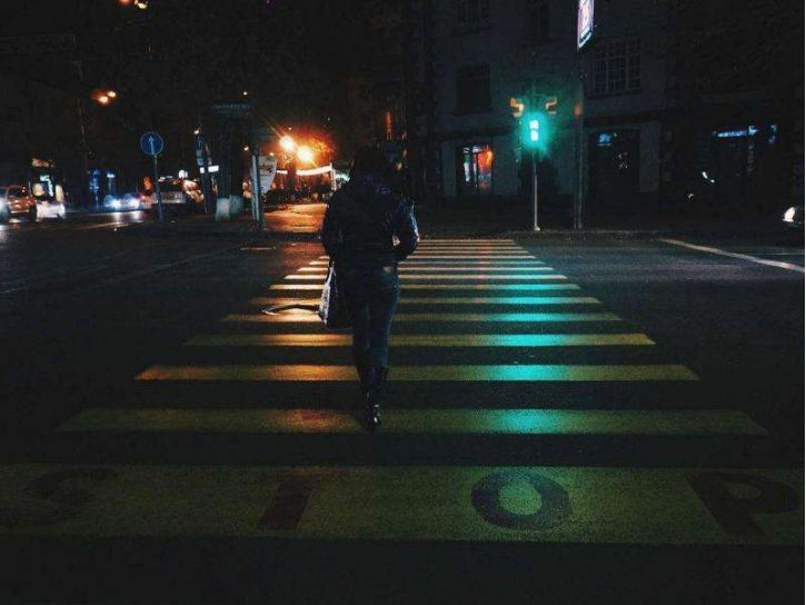 看不清楚前方路况的道路照明不是好的照明