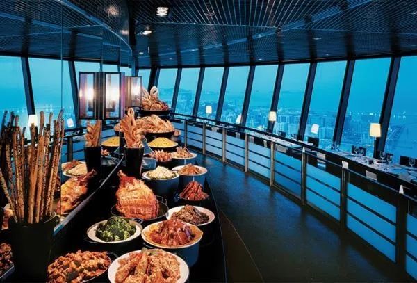 旋转餐厅的景观玻璃反光，到底是玻璃的错还是灯光的错？