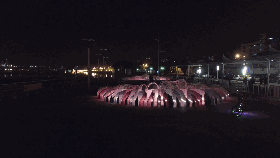 那些从城市中崛起的发光生物装置