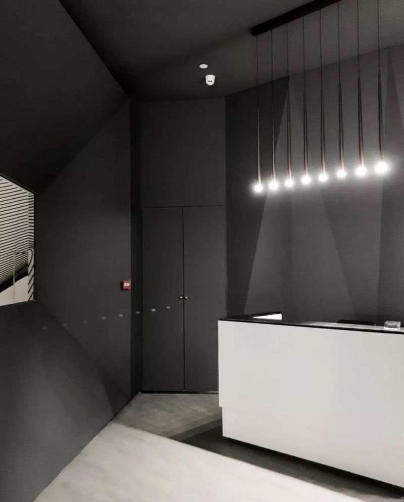 美的渗透，打造光线与影子的曼妙隧道