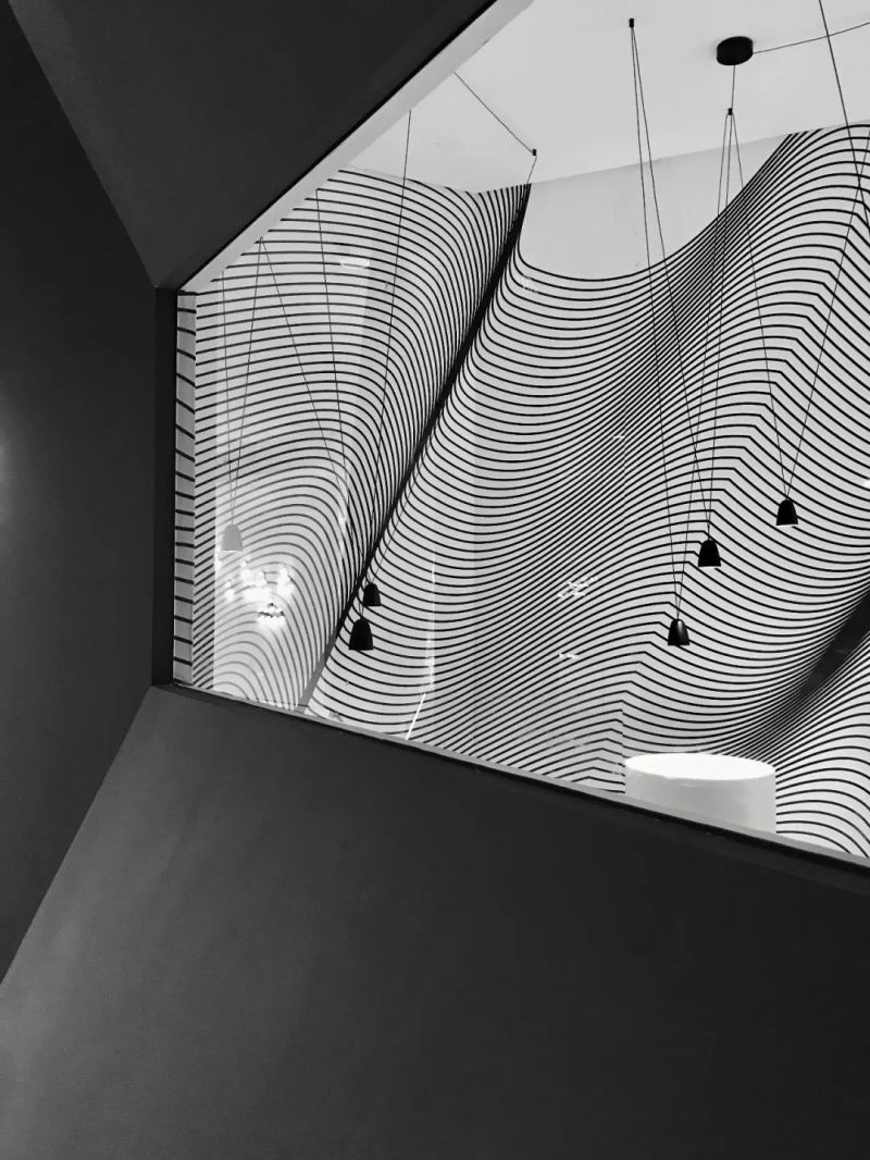 美的渗透，打造光线与影子的曼妙隧道