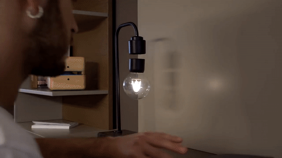 超吸睛！摇摇晃晃的下悬浮灯泡！