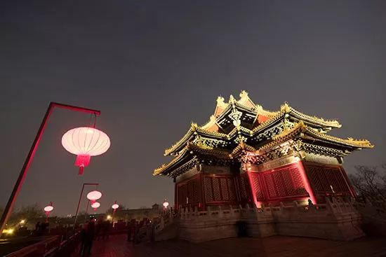 单霁翔首度公开回应故宫“上元”灯会争议：我们的月亮比巴黎的圆