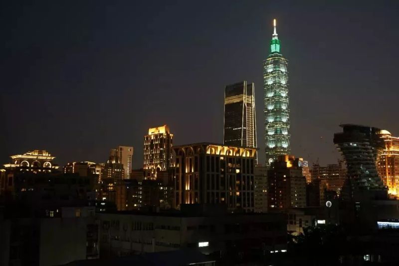 用照明的角度带你周游世界各地的摩天大楼